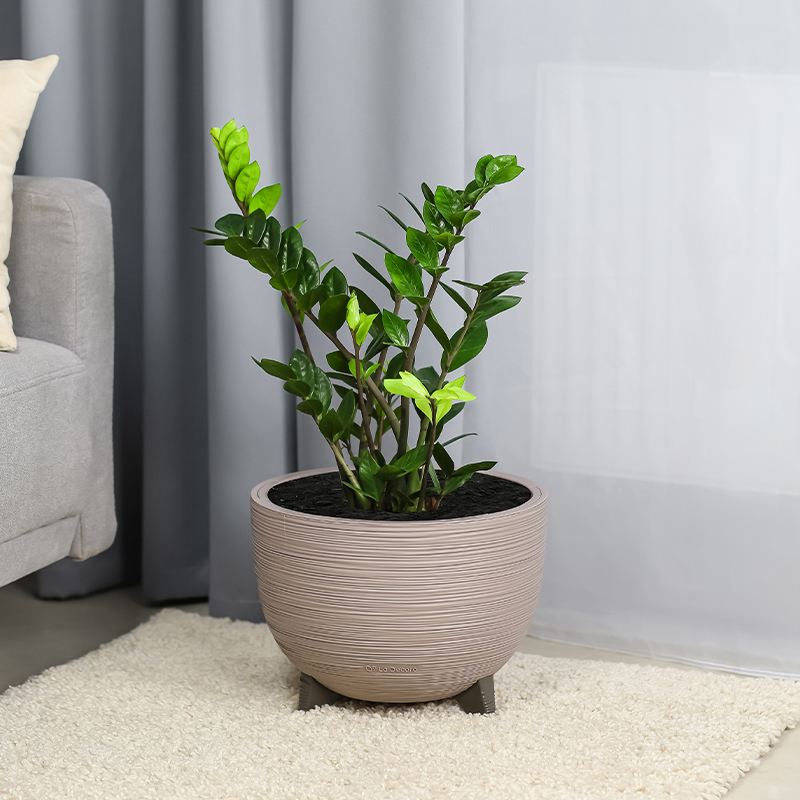 Кашпо Чаша на ножках ребристое (латте)_3