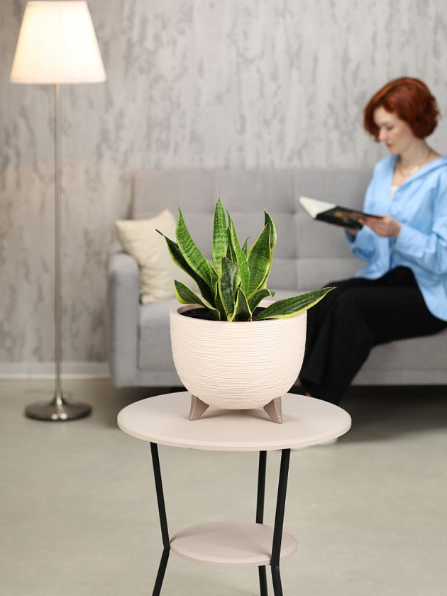 Кашпо Чаша на ножках ребристое (пудра)_3