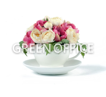 Цветы в керамической чашечке с блюдцем - Фото 1
